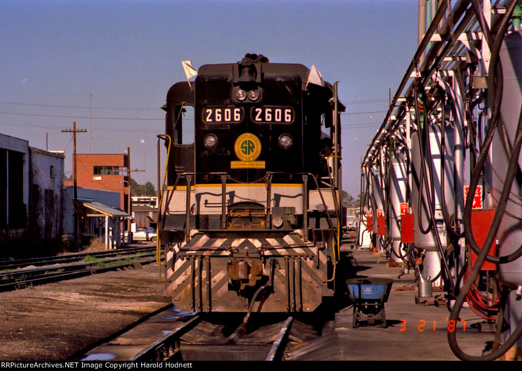 SOU 2606 at the fuel racks in Glenwood Yard